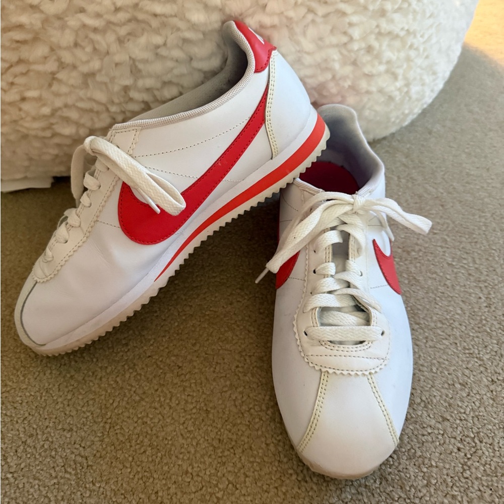 Nike Classic White and Red Trainers